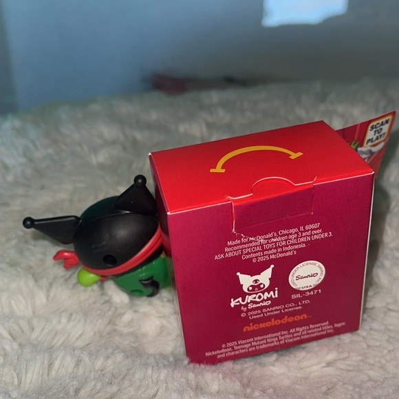 McDonald happy meal Hello Kitty x Raphael Green and Black Action Figure kurumi - Picture 4 of 6